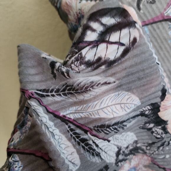 Lulla Collection By Bindya Lightweight Scarf Large Pleated Gray Pink Floral Soft - Picture 9 of 10